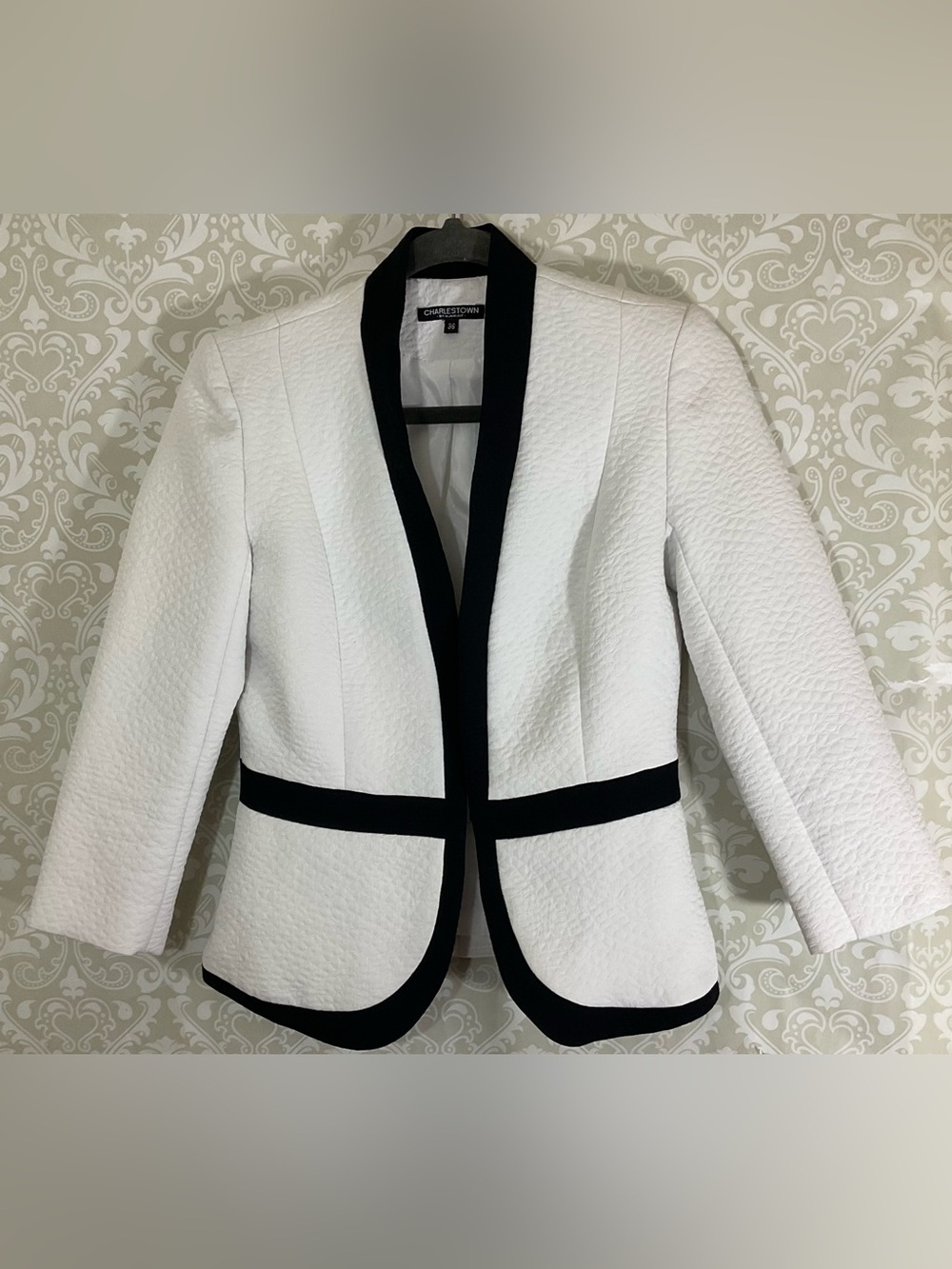 Charlestown by Hawaii Women’s White Textured Blazer Small 36 Black Trim Accents